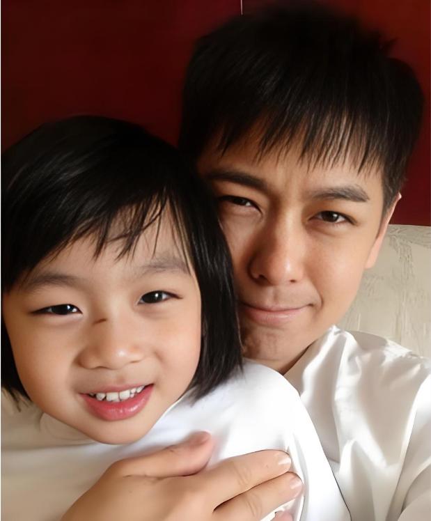 都说儿子颜值随妈妈，如今林志颖大儿子成年后的颜值首次曝光，就说明了一切。提到k