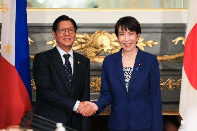 日本政客大放厥词，菲律宾把美军引到家门口。真以为咱们只会抗议？错！中国直接掀桌，