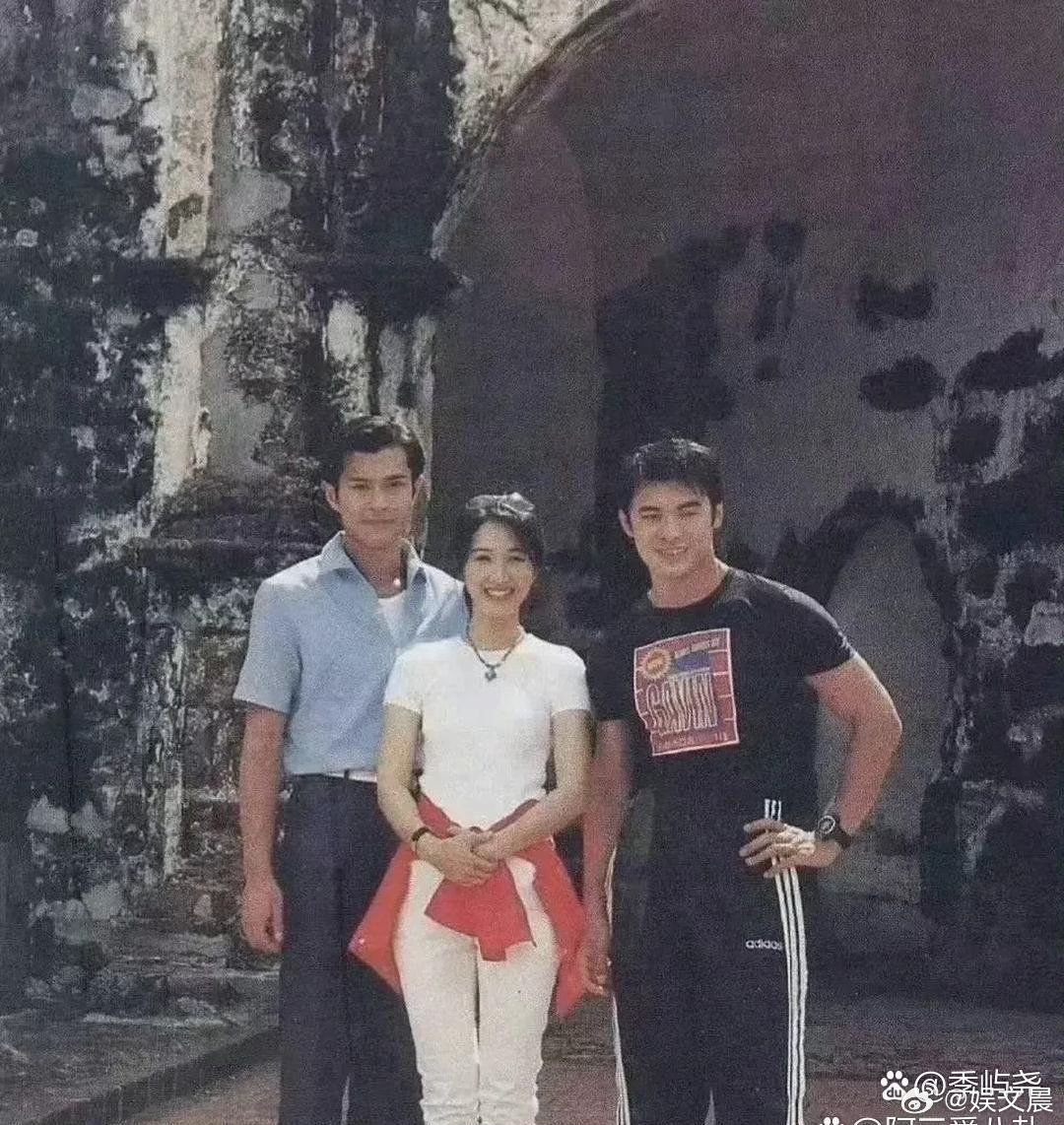 细细品味古天乐这身穿搭设计简约耐看，就算再过二十年，依旧不会落伍，时尚感一直在线