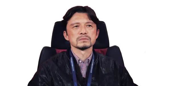 在接受《东方体育日报》采访时，“压指导”谢晖被问到了王钰栋留洋的问题。谢晖说，我