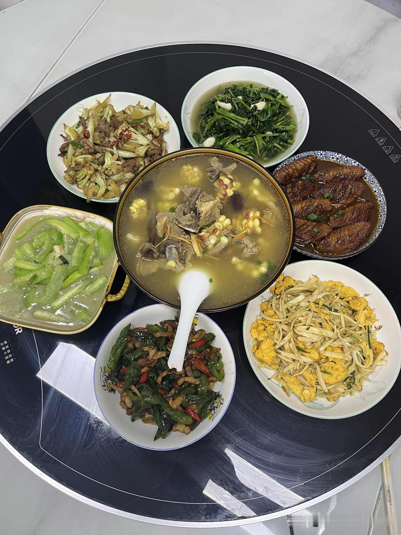 才做三个月的工作又要辞。随便小女儿的高考结束，我的烧饭月工资4500元也可能