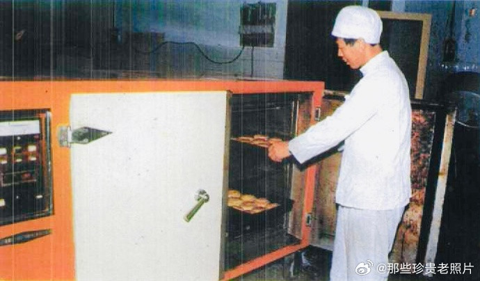 80年代末的长沙图1：东塘果菜土产商行，东塘广场图2：长沙一桥的桥东图3：解放东