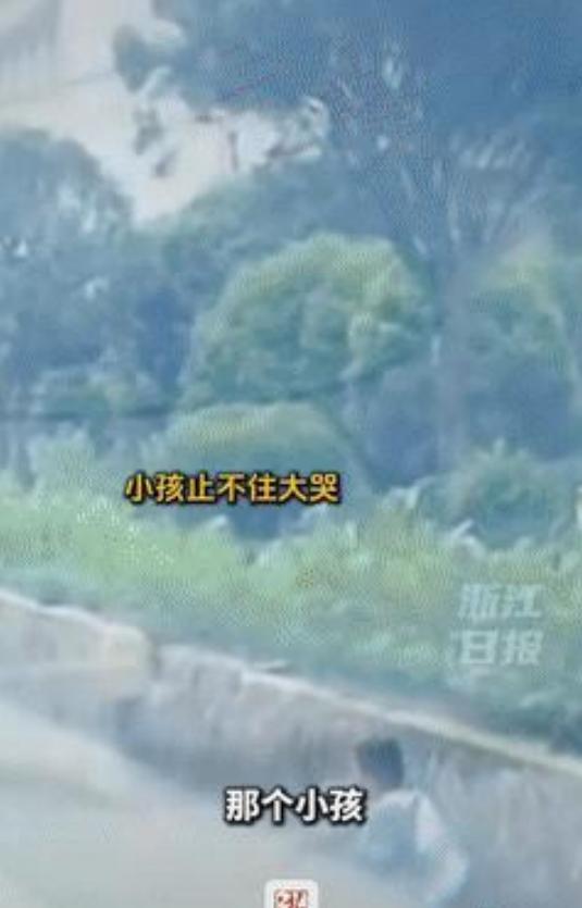 “这就是中国人的团结！”6月8日下午，湖北恩施，一对夫妇正在家中劳作。突