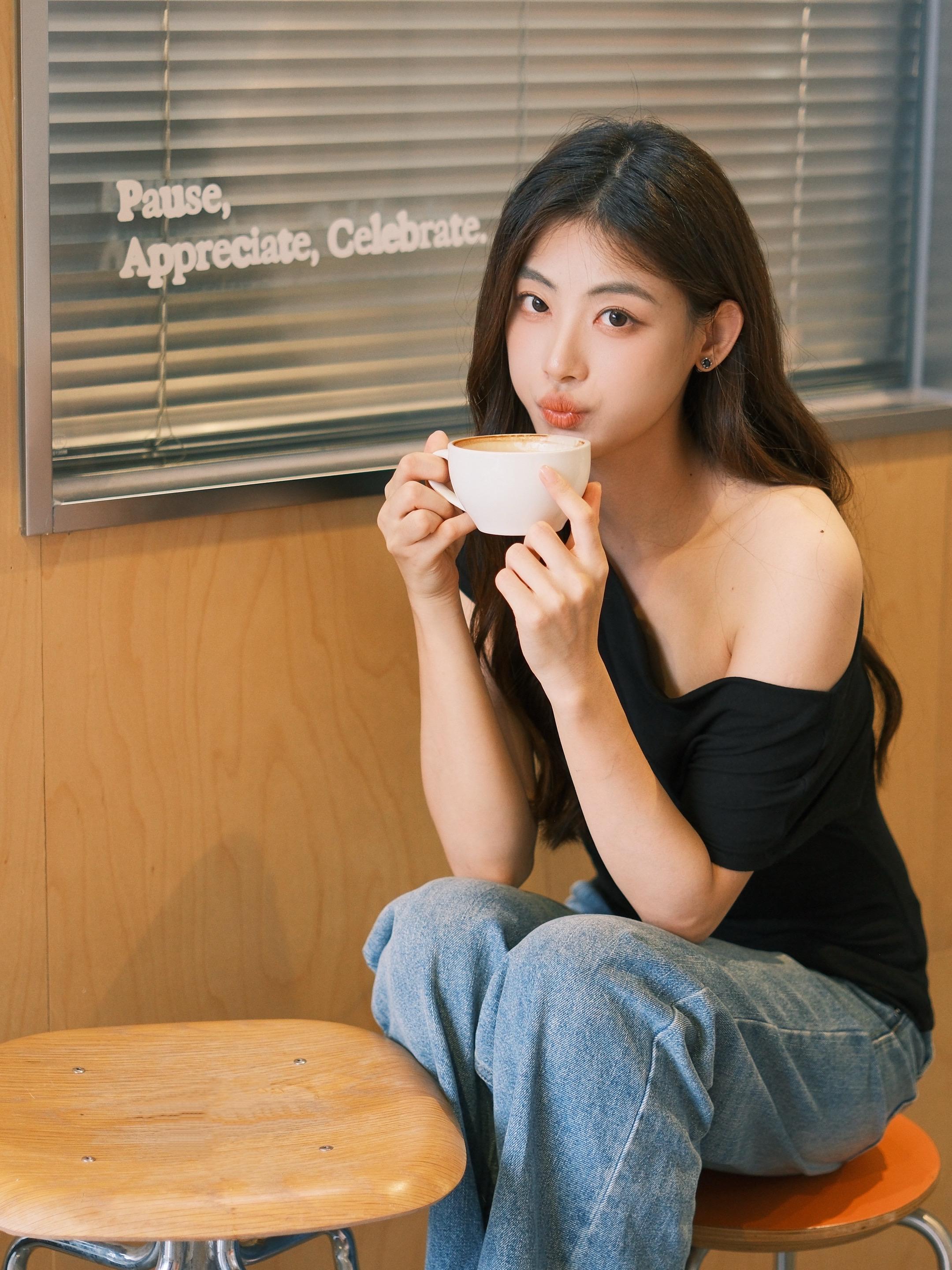 一起喝杯咖啡吧。