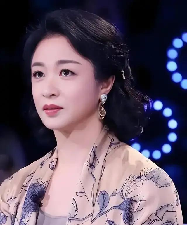 金星宣布重新回归男儿身。万万没想到，做了几十年女人的金星竟然决定重新回归男儿身。