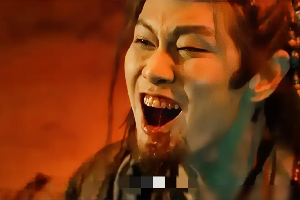 他养了你十七年，也毒了你十七年。罗云熙演的黎斯发现真相那一刻，没哭没闹，就盯着赵荀演的师父黎三看。这