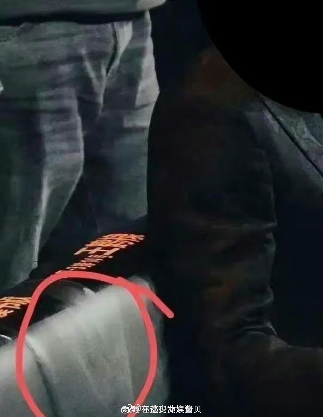 原来女明星全身都有大粉底液的，怪不得那么白呢