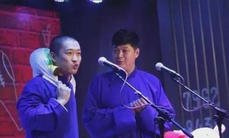 2010年，曹云金离开德云社时，同时也忽悠搭档刘云天一起离开，郭德纲很不舍，挽留