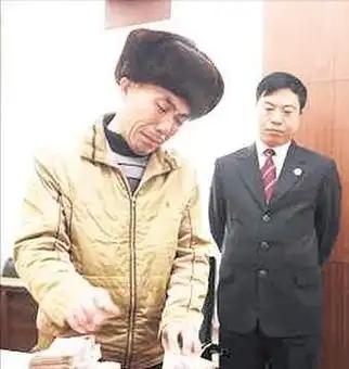 一男子在大牢里一蹲就是13个年头，眼看距离刑满释放只剩15天，就在这节骨眼上，检