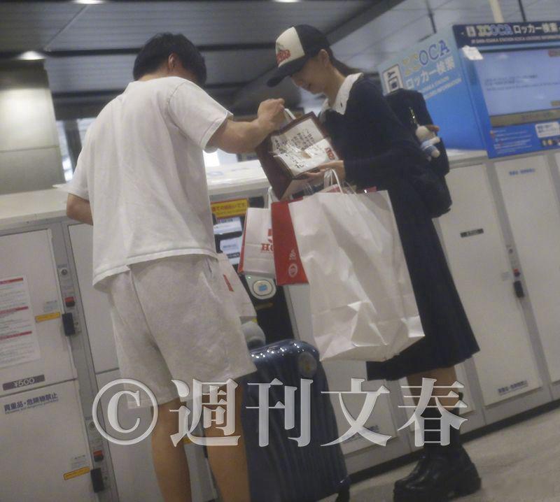 国际排坛动态日本男排文春又放炮了：日本男排国手小川智大（29岁）正在和木村拓哉×