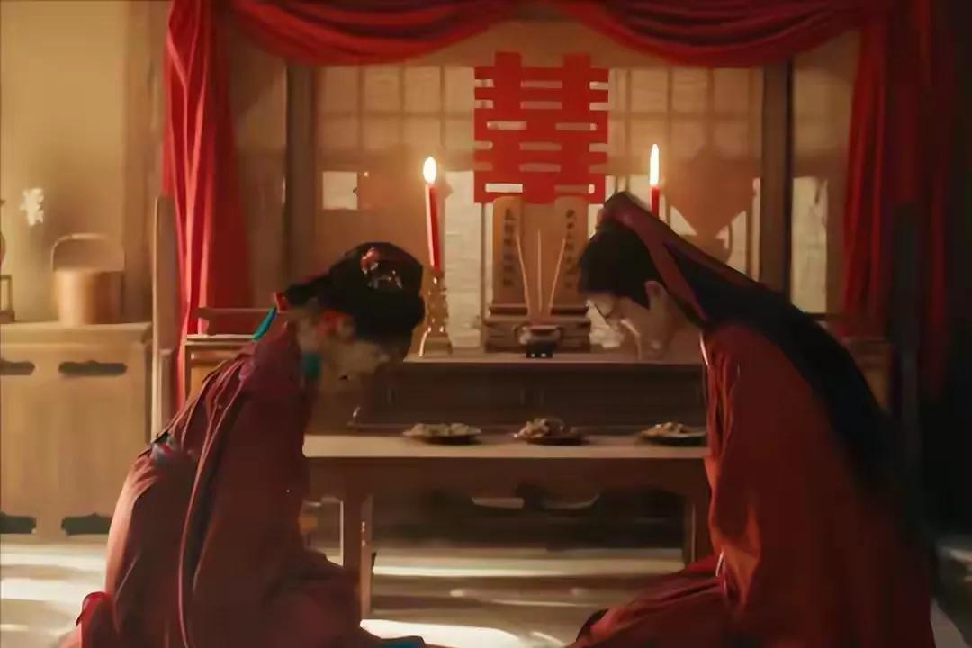 好好的爆款剧凉了，《逐玉》真的搬起石头砸自己的脚，投资方损失惨重，却无能为力。很