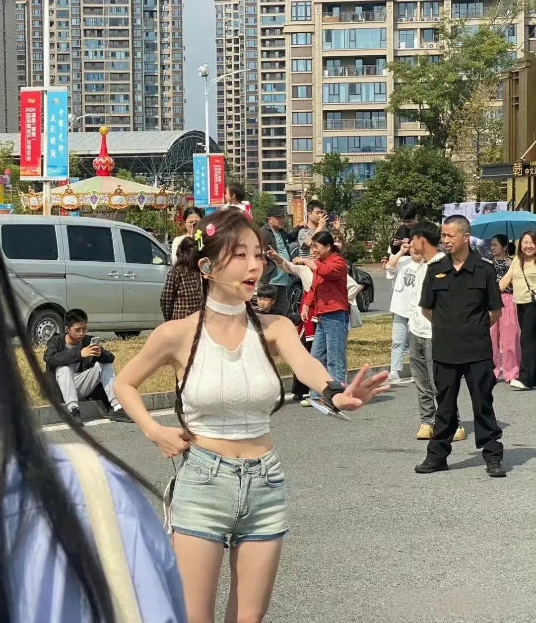 偶遇百万网红冯提莫，曾经的网红一姐怎么变成这样了