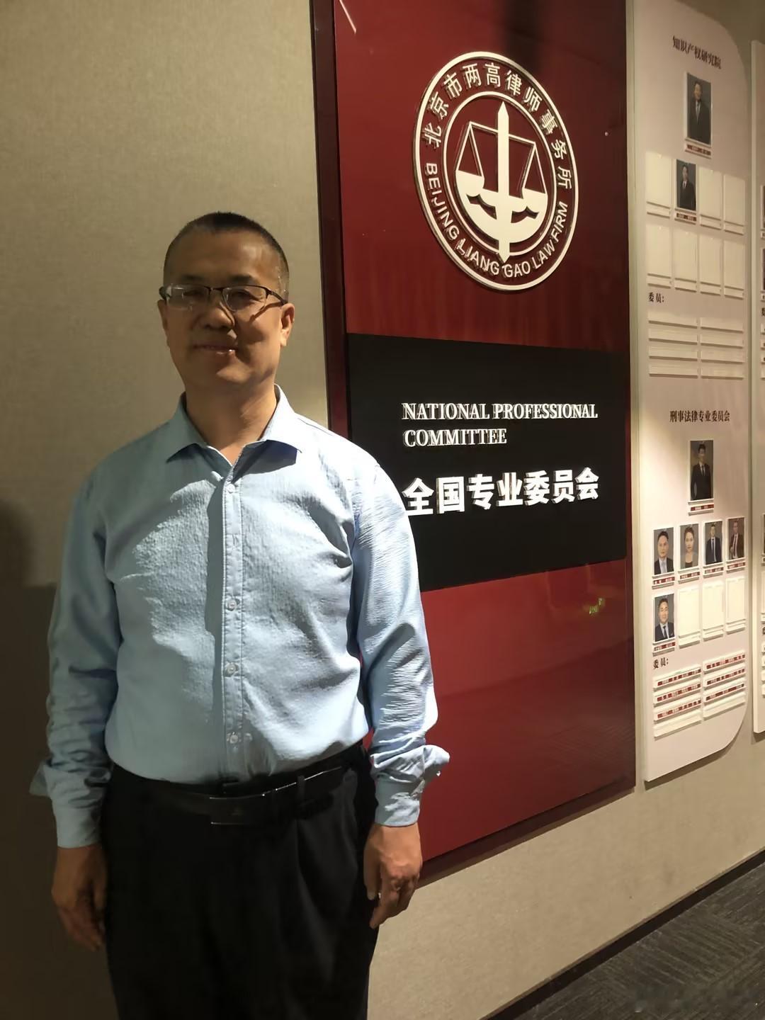 【构建法治社会须先根治“权大于法”，李向安：各级领导绷紧这根弦】最近与知名律师李