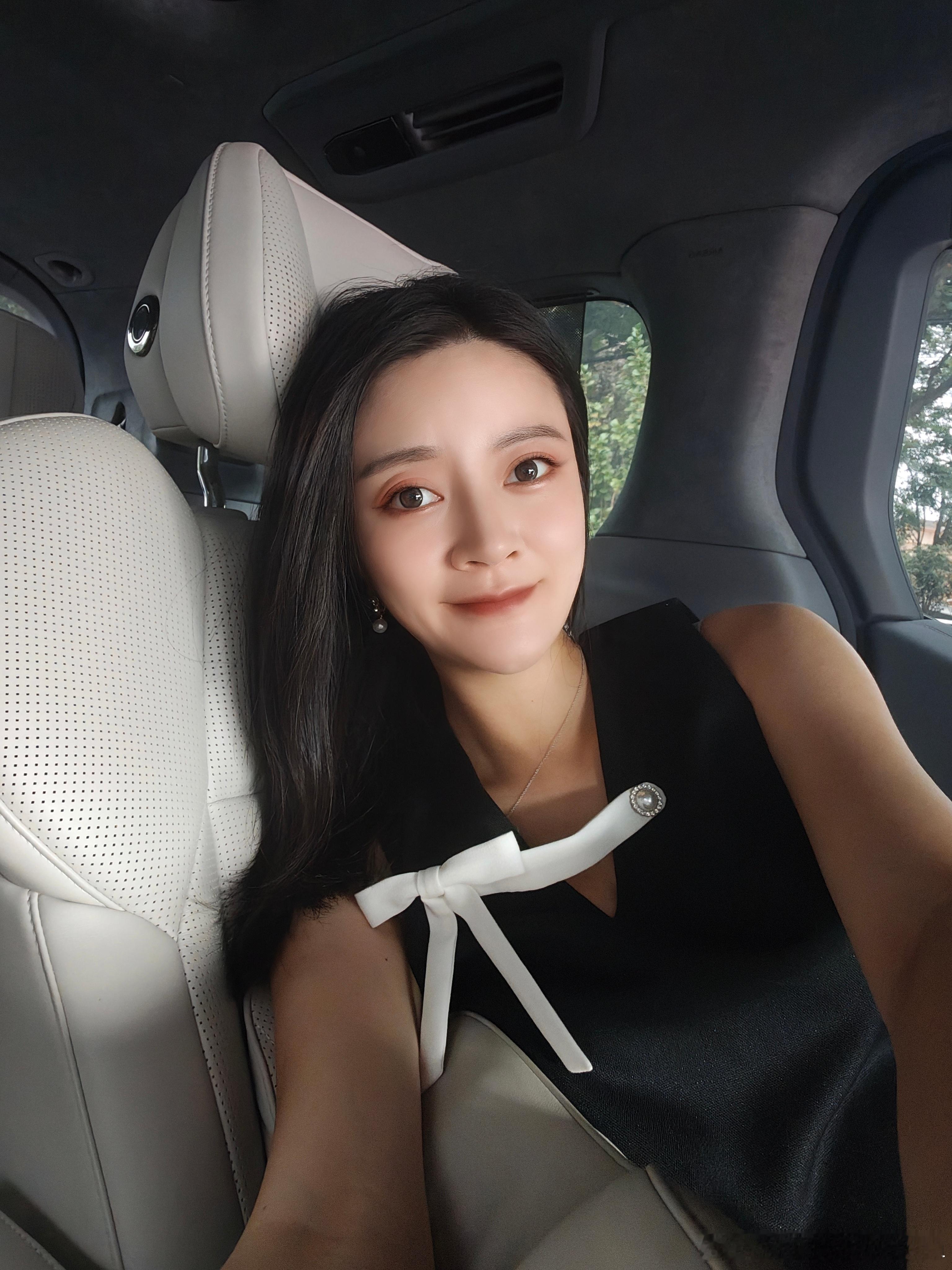 一大早就出门了，今天去看看特斯拉cybercab！这会堵路上，早上的南北高架是噩