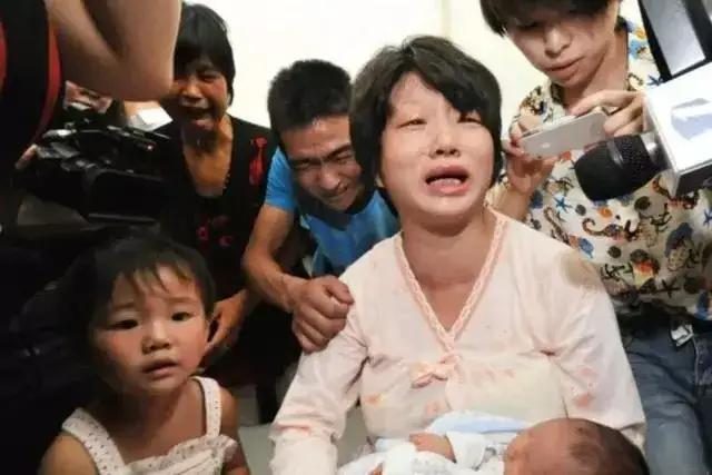 2014年，产科主任张素霞，因贩卖26个婴儿被判处死刑。可是，她却叫嚣：“你们就