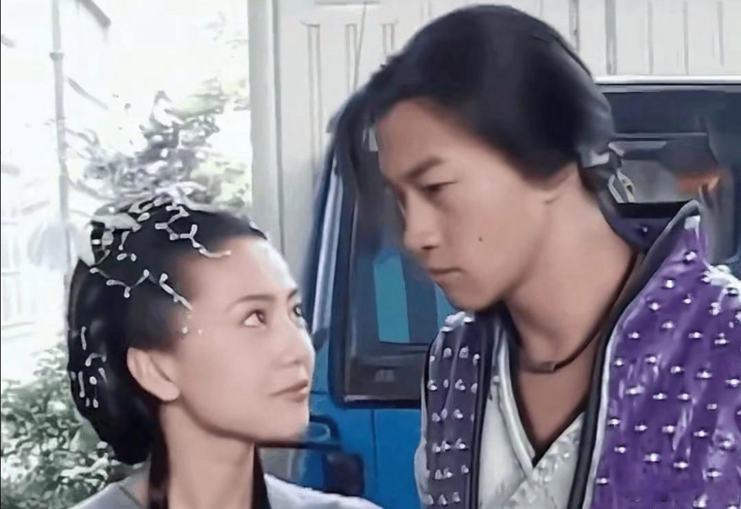 想不通以前为什么不觉得何润东帅，明明大美女高圆圆看到他都会沦陷。