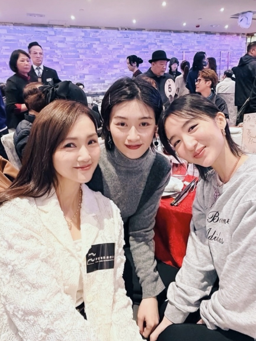 老友相聚，开心啊。