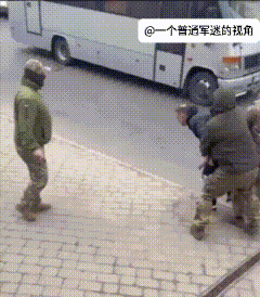 乌军总司令西尔斯基下台的核心原因就是乌克兰出现了征兵危机。由于乌克兰各地暴力对抗