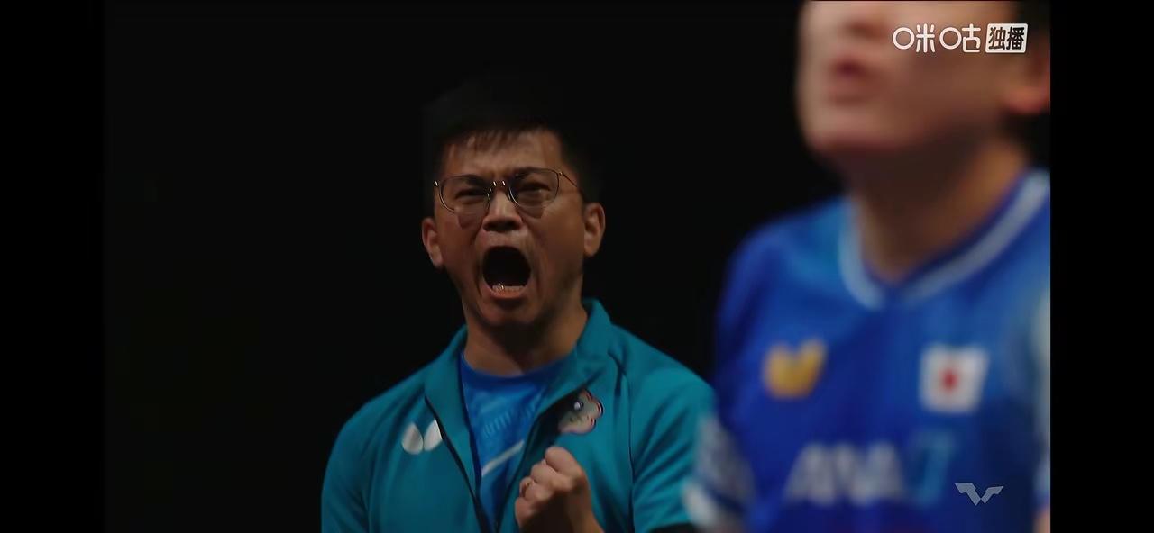 张本智和这眼神：原来他“怕这个人”大家注意这个眼神，张本智和输给林昀儒的比赛