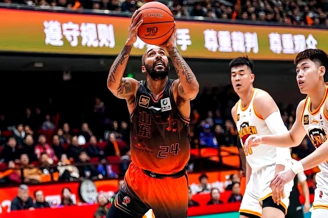 标题：山东男篮外援洗牌！盖利摩尔投奔吉林，克里斯回归能扛旗？本赛季山东男篮外