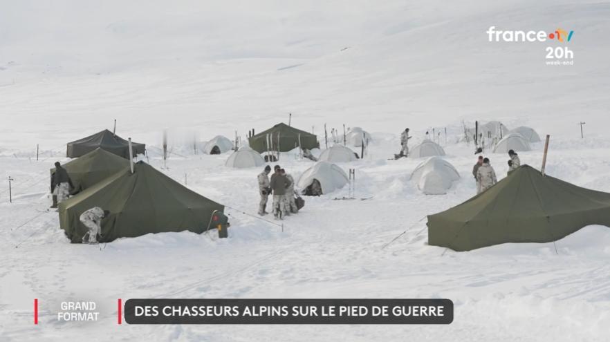 法国山地步兵部队在海拔2000米的法国阿尔卑斯山建立了一个可容纳500名士兵的营