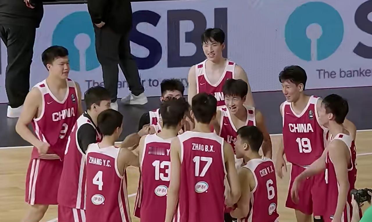 服气，韩媒大赞中国男篮！男篮U18亚洲杯半决赛，中国男篮Pk新西兰队，在赛前，