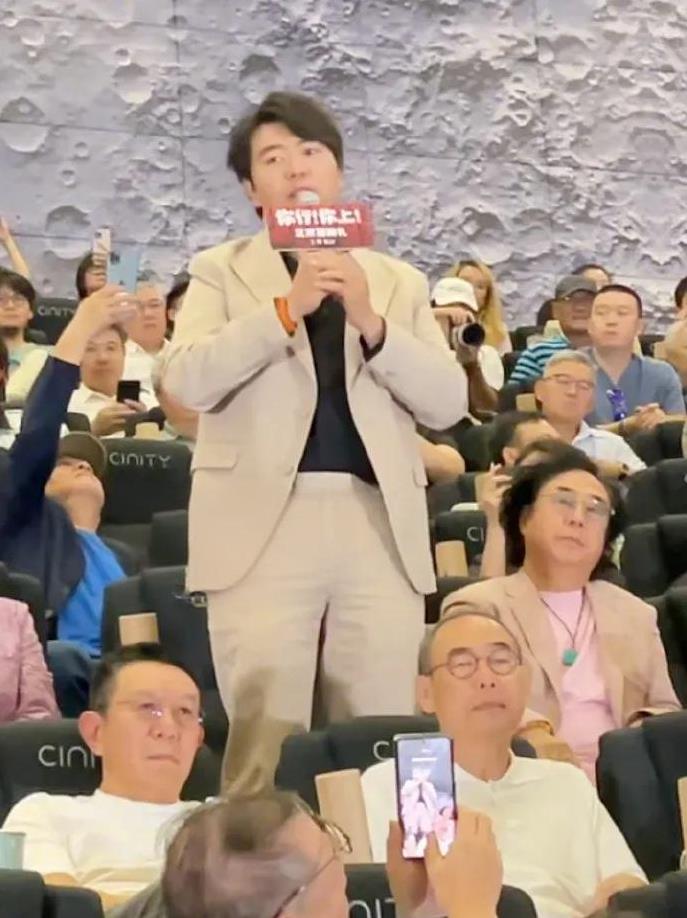 惊爆！姜文新片《你行！你上！》首映，郎朗现身谈感受姜文新片《你行！你上！》首映