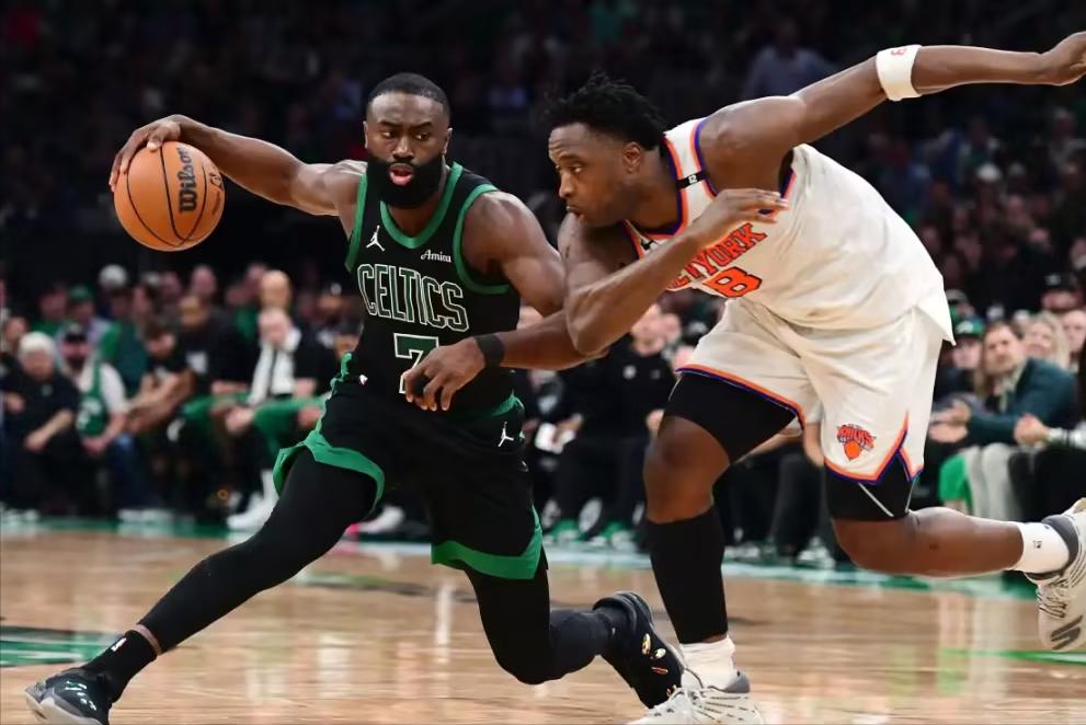 杰伦-布朗立誓复仇尼克斯：这笔账一定要算！北京时间4月7日，凯尔特人球星杰伦