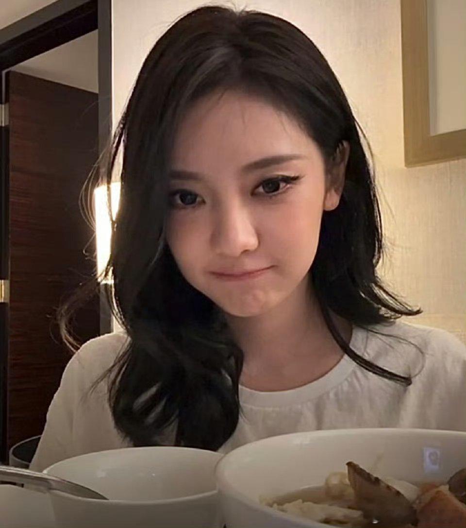 宁艺卓萌脸烧完全小猫猫啊卷发小猫咪