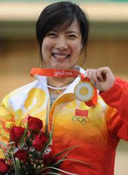 2008年北京奥运结束，26岁的杜丽对着22岁师弟庞伟开口：“你向我求婚
