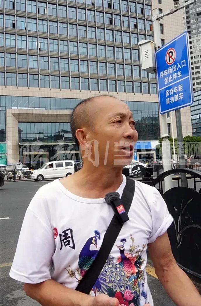 比“周扒皮”还狠！贵州贵阳一名电工在单位兢兢业业干了26年，本以为退休后能靠养老