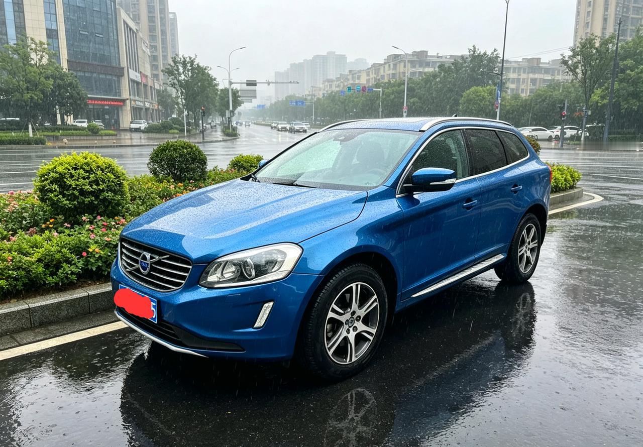 沃尔沃xc60国内最后一批3.0升v6的版本。首先蓝色的xc60在这一代车型上并
