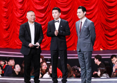 【相声演员张玉浩疑似现身德云社后台，曾经三拒郭德纲邀请，如今会怎么样呢？】近日