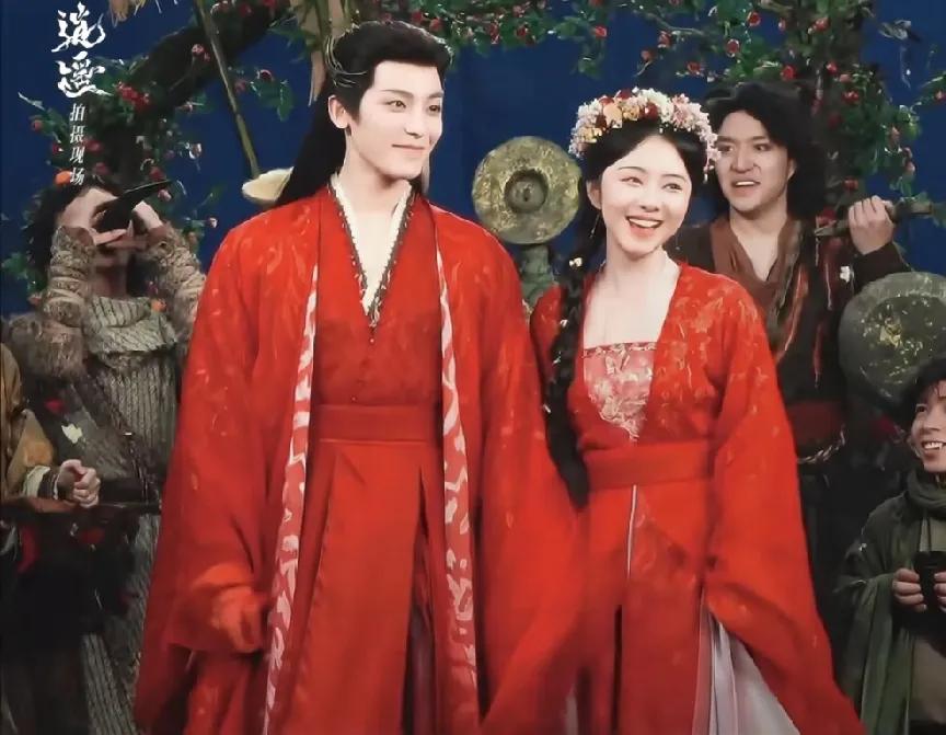 所以，这次还是于正赢了。谭松韵的逍遥，主线太稀碎了，感觉比除了恋爱就是恋爱，没