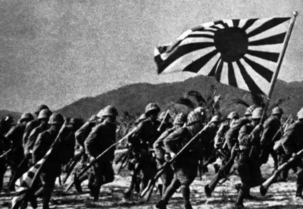 很多人看日本，第一印象就是个狭小岛国，国土狭长、资源匮乏，觉得它体量小、不足为惧