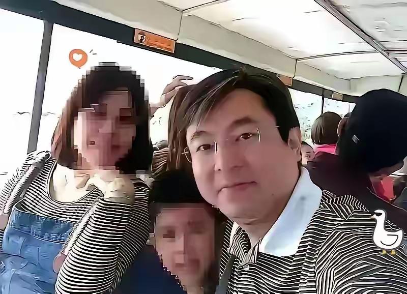 黄毓恒现在估计在单位同事群里已经被骂翻了。他怎么也不会想到，自己在宜兰县议会