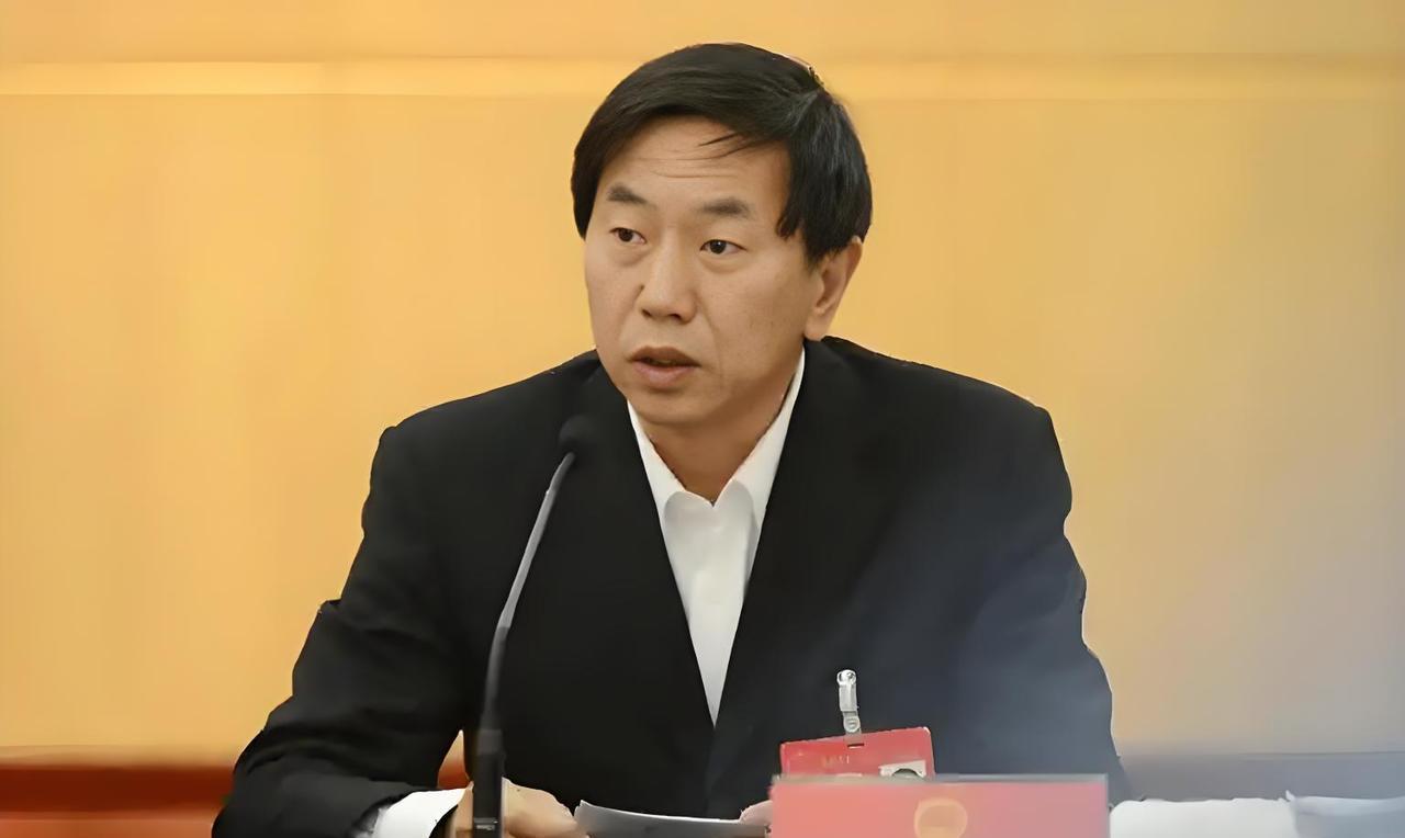 2000年，山西灵石县县长耿彦波，因工作调任要离开灵石，当地老百姓得知，欢呼雀跃