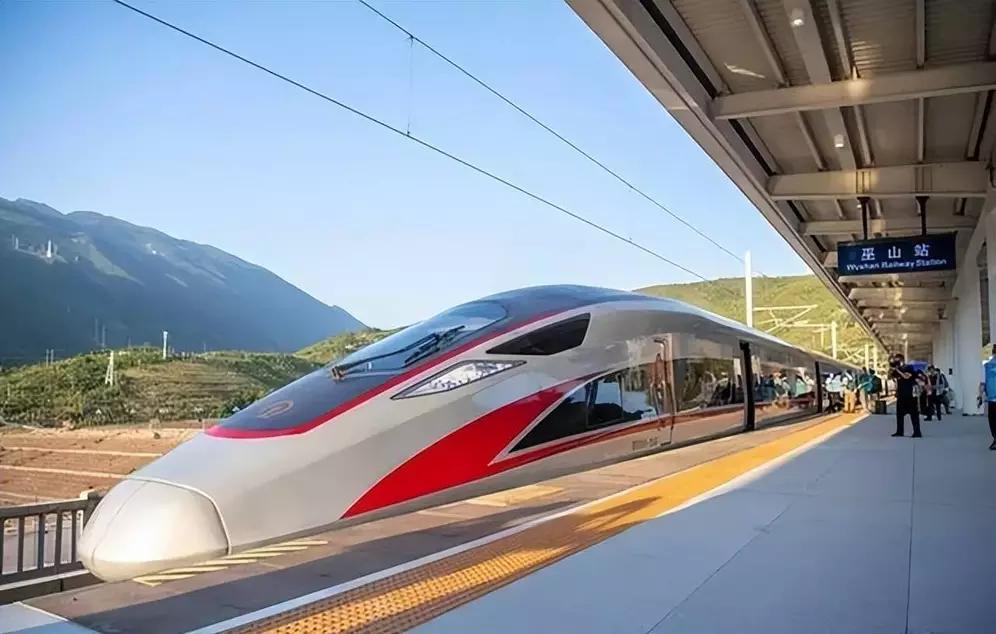 德国对中国高铁评价挺高。德国媒体就经常夸中国高铁建设的速度和规模，短短几十年，中