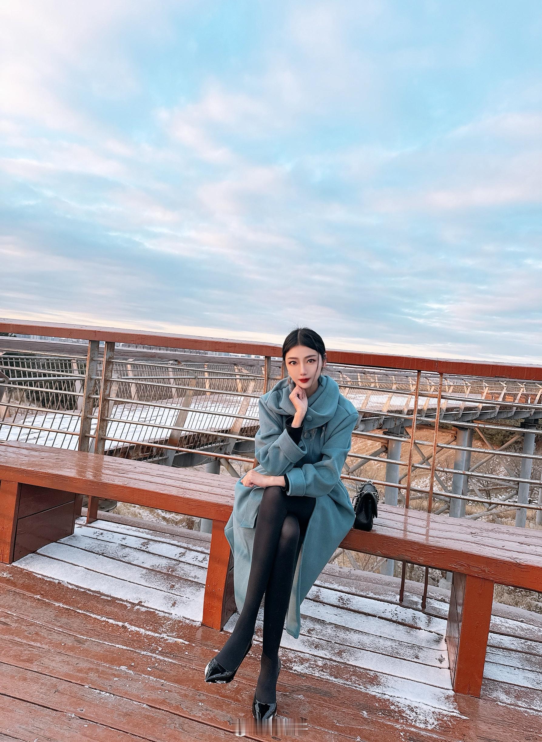 女人可以妩媚但不能谄媚气质这种东西需要一些硬骨头撑着高级感穿搭分享涞觅润丝