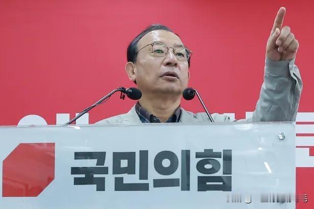 18日，韩国国民力量党提名管理委员会委员长李政贤高调喊话，要求党内资深现任议员为