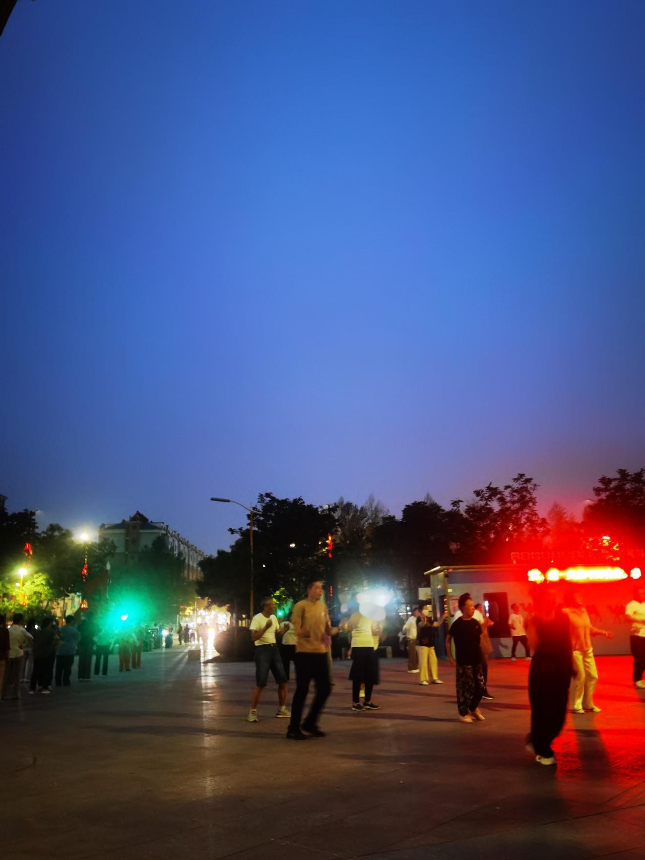 晚年最大的风险是什么？乡下的姑姑今年快80岁了，有两千多的养老金，儿子媳妇还算