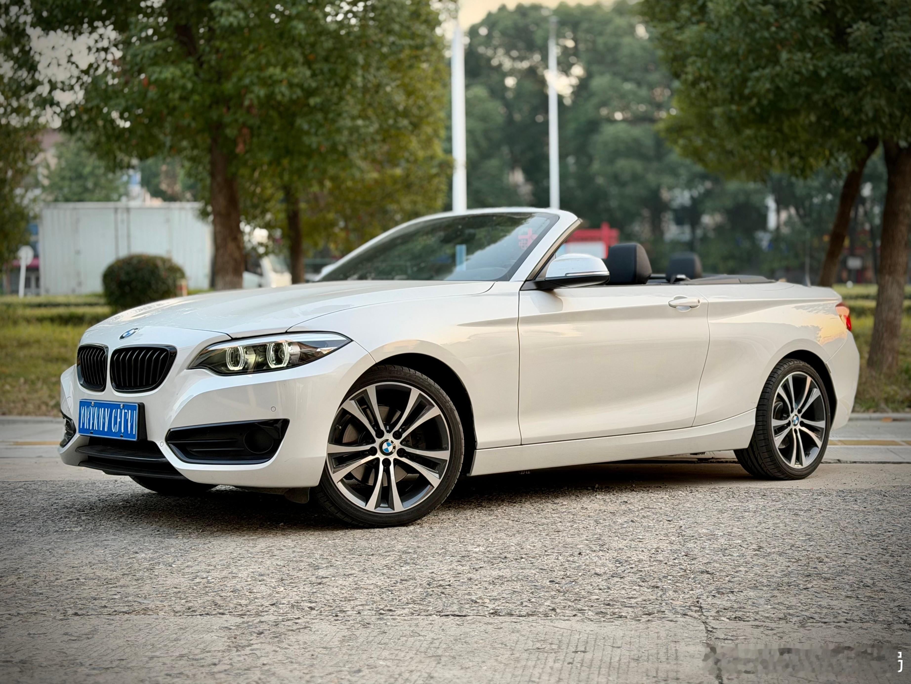 宝马225i交付开不了篷的季节交付小敞篷车一辆，老客户认识好多年了…18年第一单