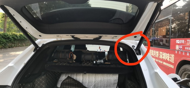 宋plusdmi后尾门处开裂右上方焊接处开裂。。。无语了，才半年。平时特别爱惜