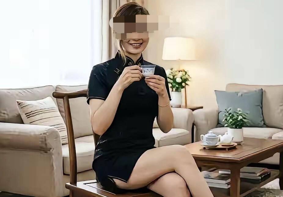 曹三姐被扒出来之后，简直像打开了潘多拉盒子。村里人炸了，老同学也坐不住了，纷