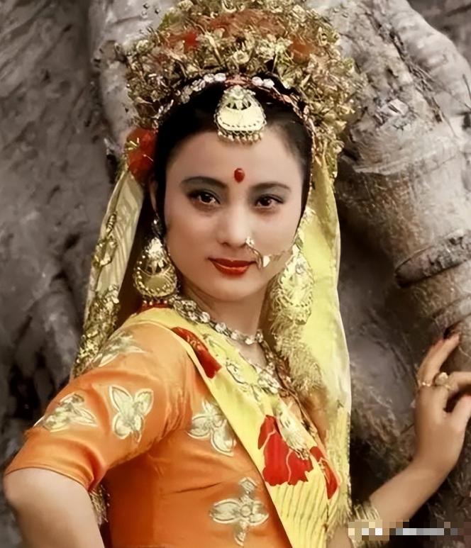 1997年，李玲玉嫁给犹太富豪杰瑞，新婚夜，李玲玉开玩笑地说：“你就不怕我嫁