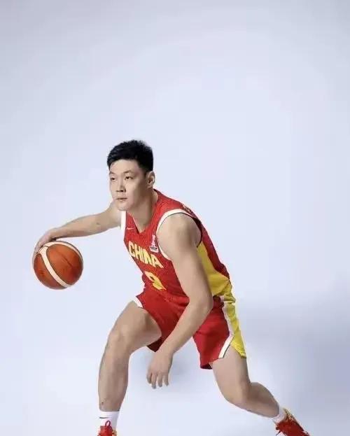 山西队的张宁签约。谁也想不到，他会以c类合同续签。认知还是格局？是热爱还是