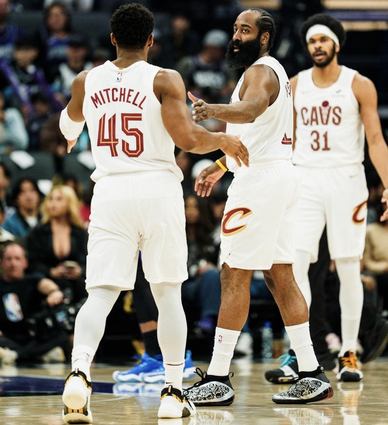 哈登和骑士真正的考验来了！首秀逆转国王之后，明天他们将客场挑战掘金！而掘金和国