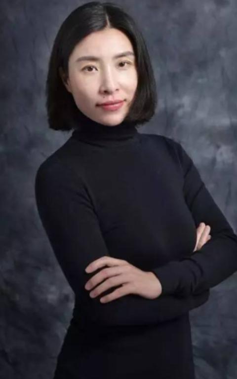 1998年，申通创始人聂腾飞开车冲出高速护栏最终身亡，妻子陈小英随后套现146亿