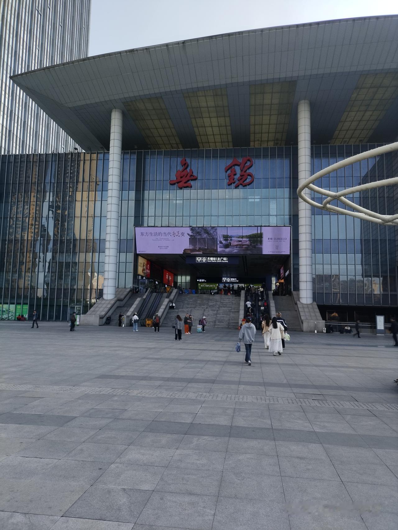 我在无锡坐无锡1路公交车，用支付宝刷了2元钱，无锡公交车没有1元钱，都是2元钱。