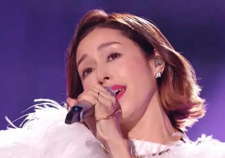 《歌手2025》首播遭差评，日本歌手淘汰。评论区有点意思。来自日本的女歌手BEN